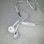 Universal Handsfree All phones Supported- White - Image 4